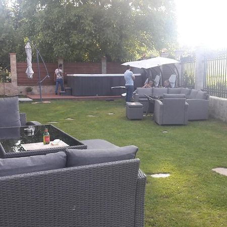 Lakata Guest House Zasele Bagian luar foto
