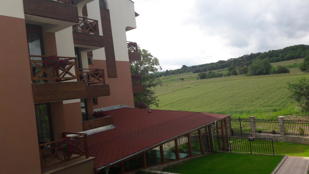 Lakata Guest House Zasele Bagian luar foto