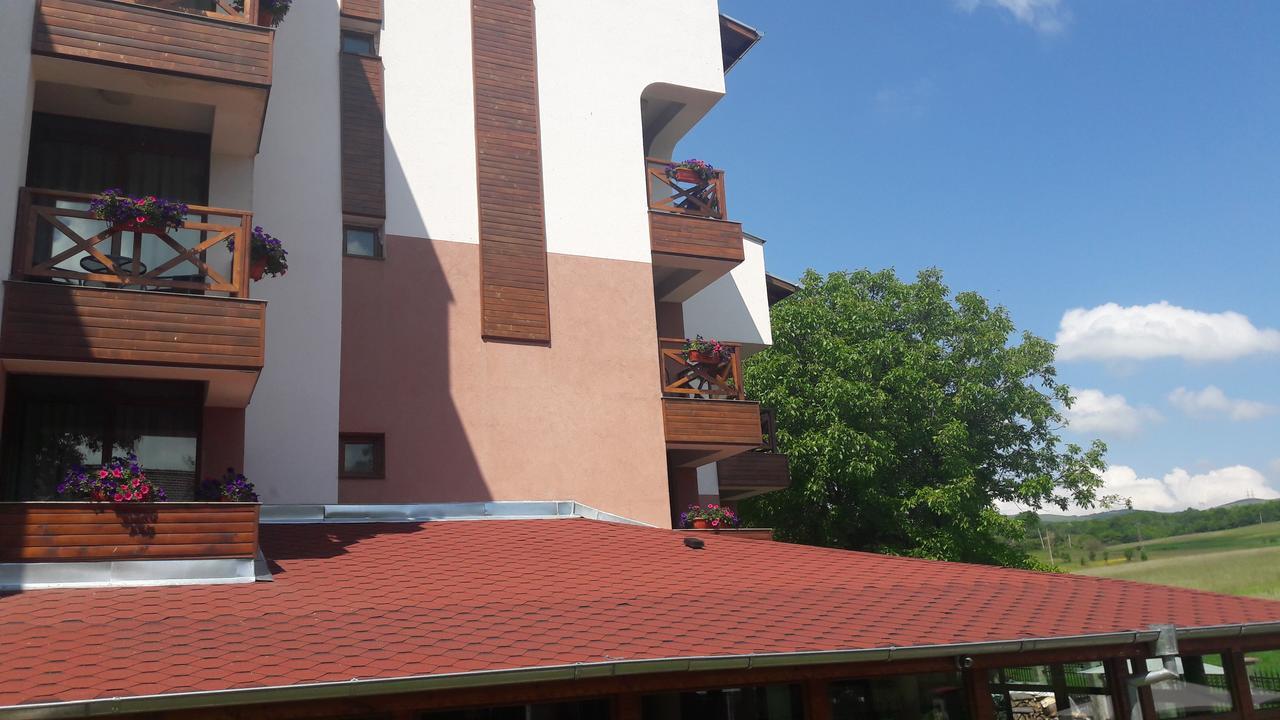 Lakata Guest House Zasele Bagian luar foto