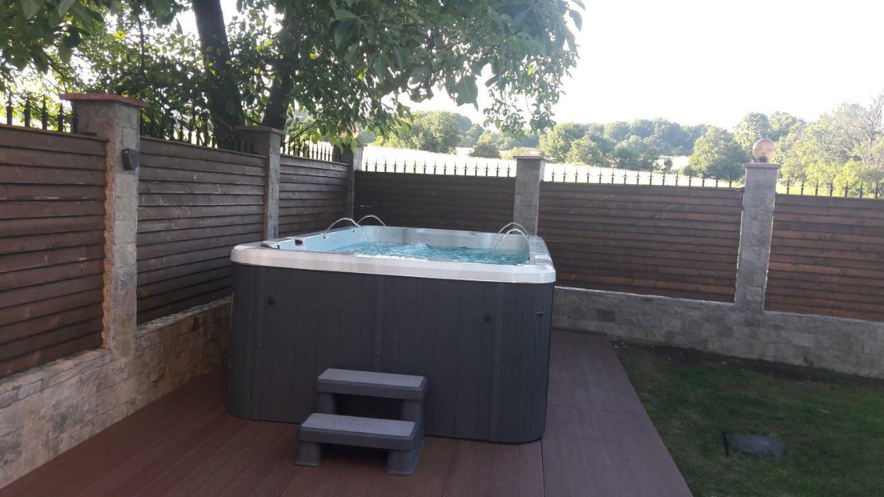 Lakata Guest House Zasele Bagian luar foto
