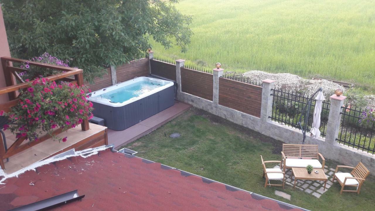 Lakata Guest House Zasele Bagian luar foto